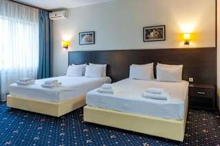 Отель irisHotels Киев Двухместный номер «Гранд» с 2 отдельными кроватями-1