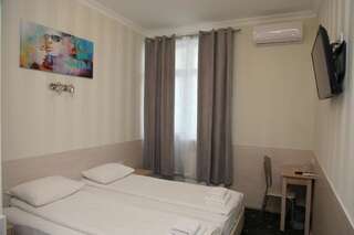 Отель irisHotels Киев Улучшенный двухместный номер с 1 кроватью-5