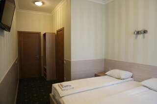 Отель irisHotels Киев Улучшенный двухместный номер с 1 кроватью-10