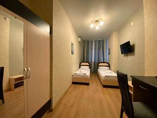 Отель irisHotels Киев Улучшенный двухместный номер с 2 отдельными кроватями-4